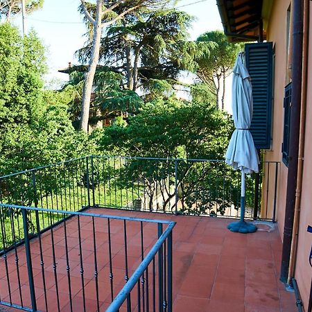 Chic Apt In Villa - Dolcevita Holiday Firenze Bagian luar foto
